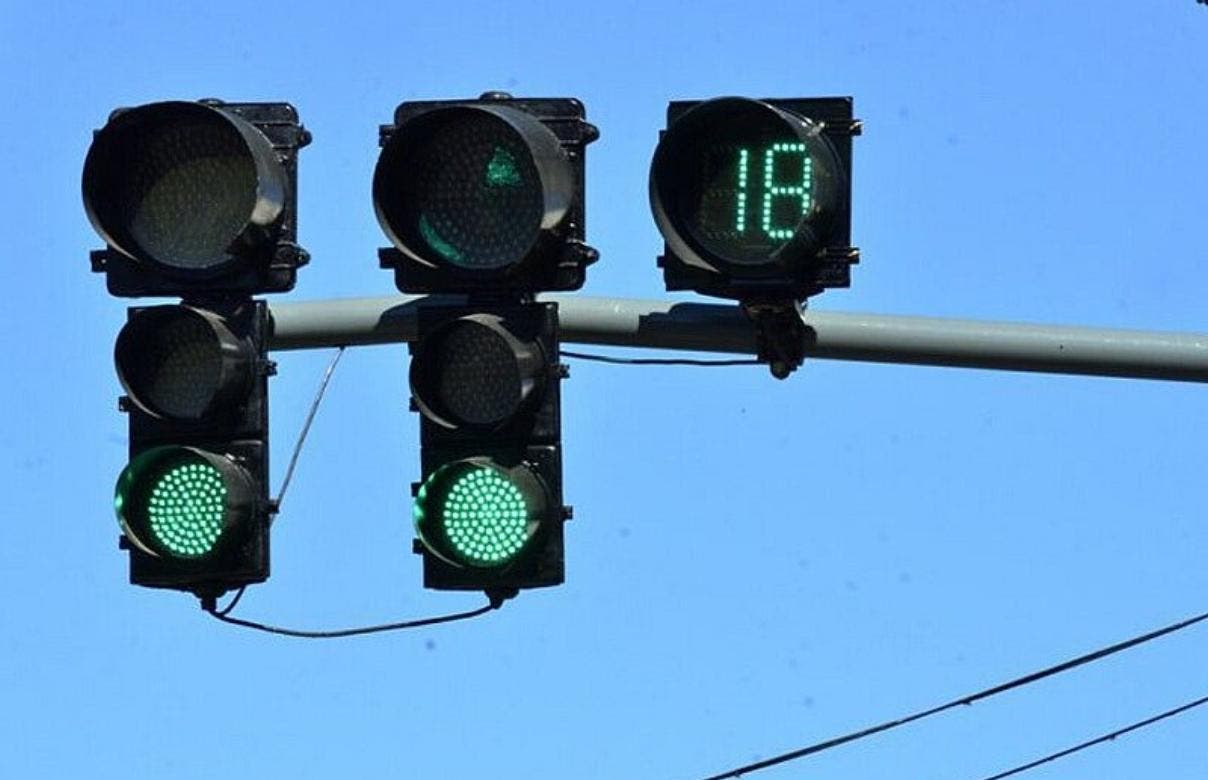 Intrant auditará nivel ejecución contrato instalación semáforos