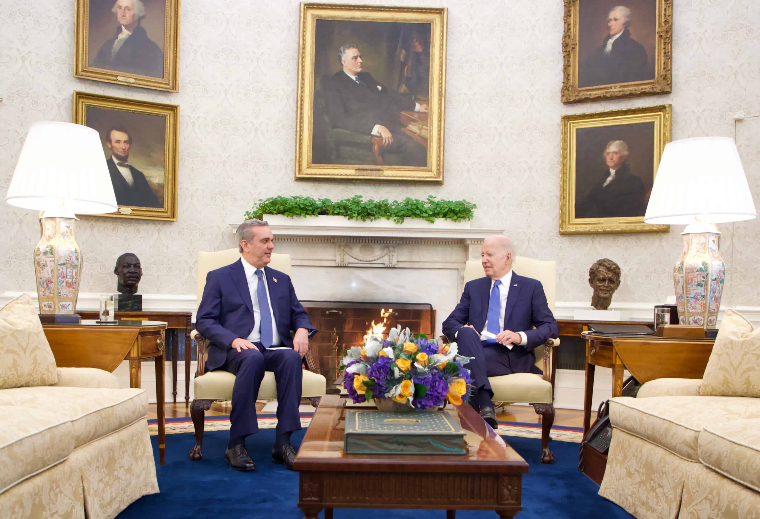 Joe Biden y Luis Abinader hablan sobre relaciones RD y EU