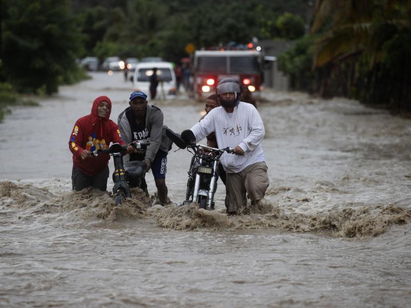 Las lluvias en RD dejan un desaparecido y cientos de desplazados