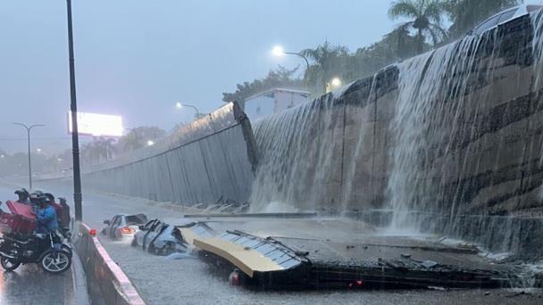 Lluvias torrenciales desatan caos en Santo Domingo