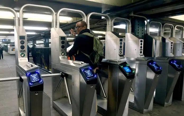 Pasajero del metro Alto Manhattan supera los mil millones de usuarios 2023