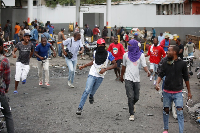Ariel Henry pide calma tras las protestas violentas en Haití