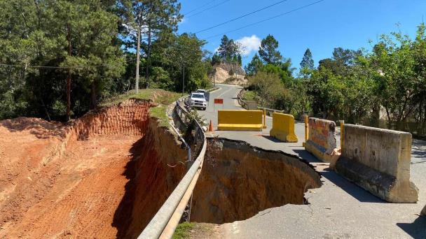 Inician trabajos para reparar carretera que une Jarabacoa y Constanza