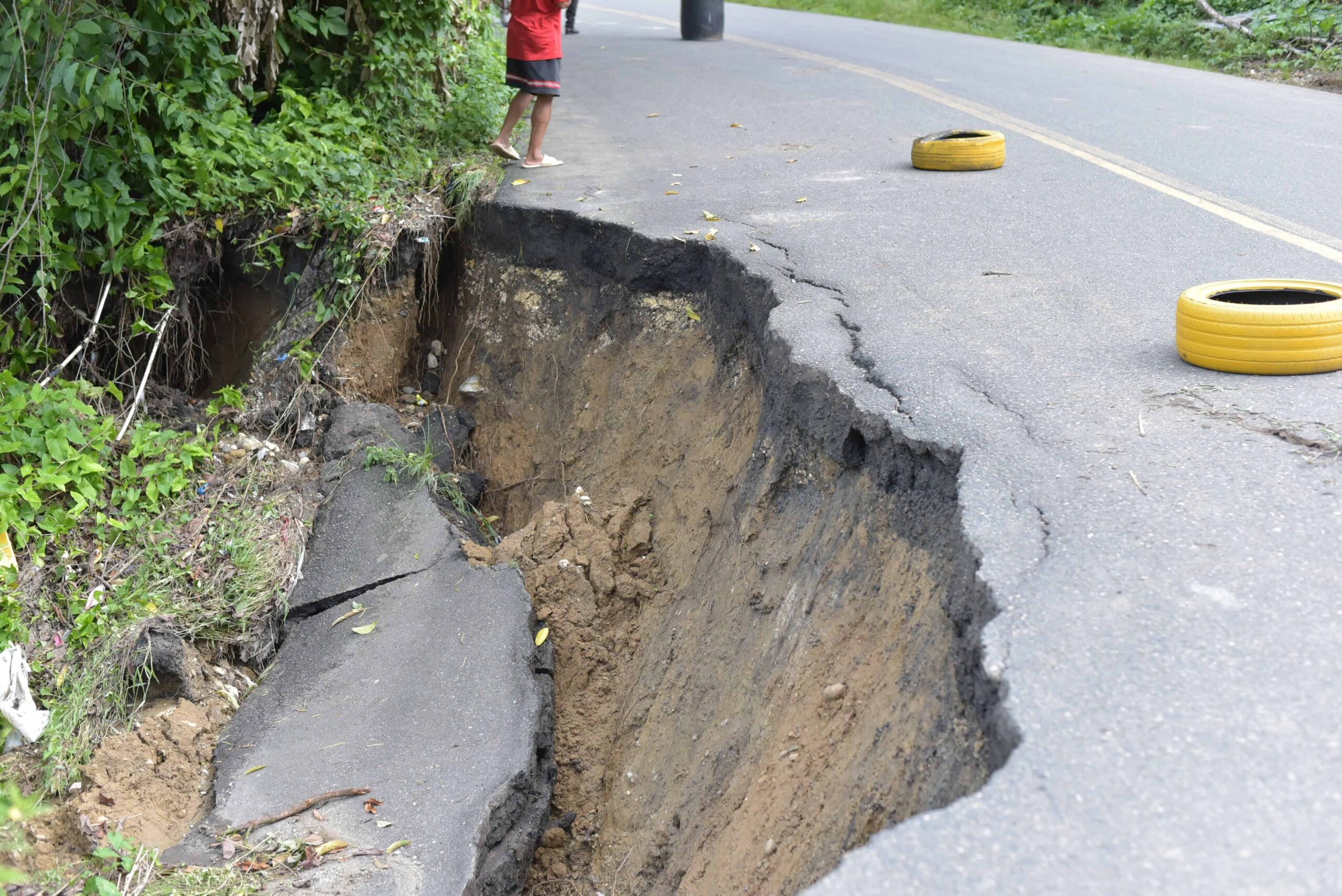 Desplome carretera: colapsa tramo Gaspar Hernández-Río San Juan